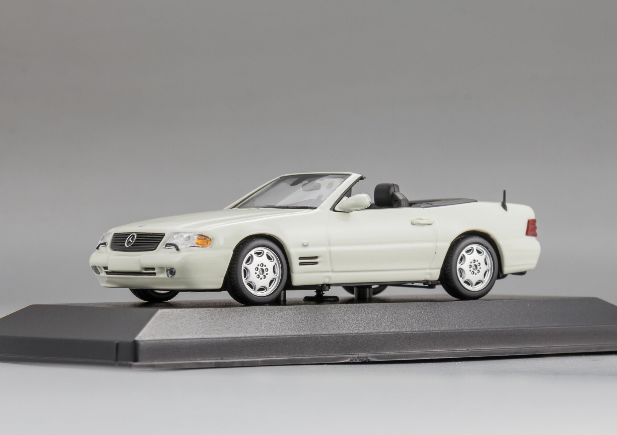 Масштабная модель Mercedes-Benz SL (R129) - 1999 — фото 1