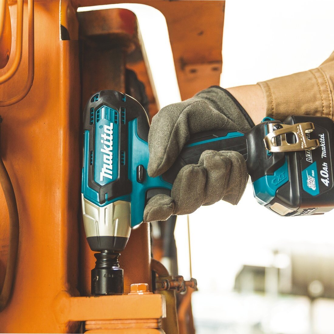 Гайковёрт аккумуляторный ударный MAKITA TW140DWAE (10,8 В, 135нм, 3/8", 1,1кг, 2 акк, 2Ач, кейс) - фотография № 15