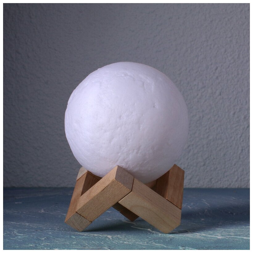 3D Ночник "Луна" с деревянной подставкой (светильник настольный лунный шар), диаметр 8 см - фотография № 3