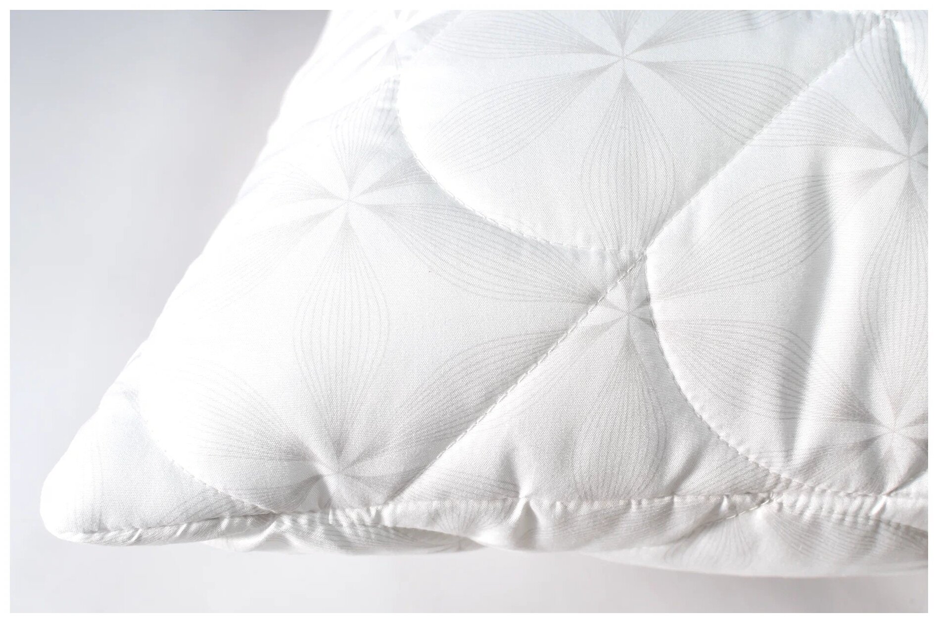 Подушка белая Бамбук 50х70 гипоаллергенная для взрослых и детей / для сна на спине, на животе, на боку / в подарок / Мягкий сон - фотография № 3