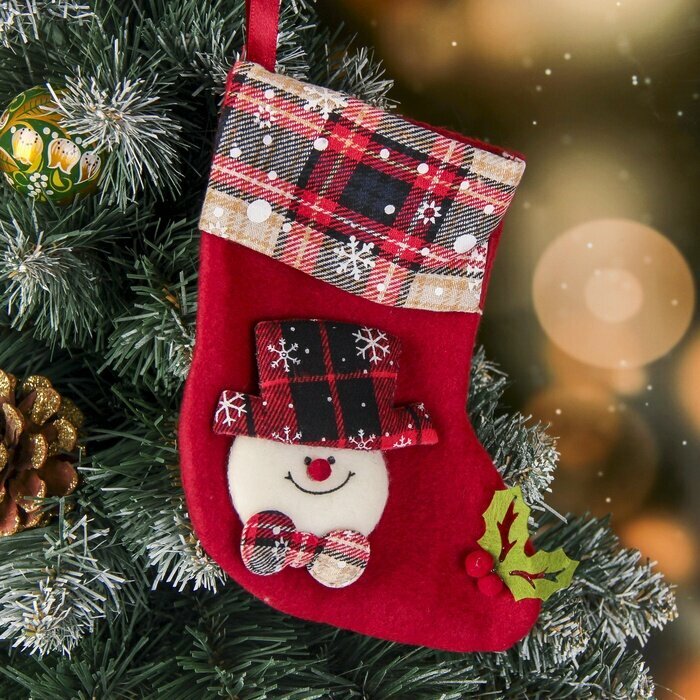 Носок для подарков Зимнее волшебство "Рождественская песня", Снеговик, 13х17 см, красный