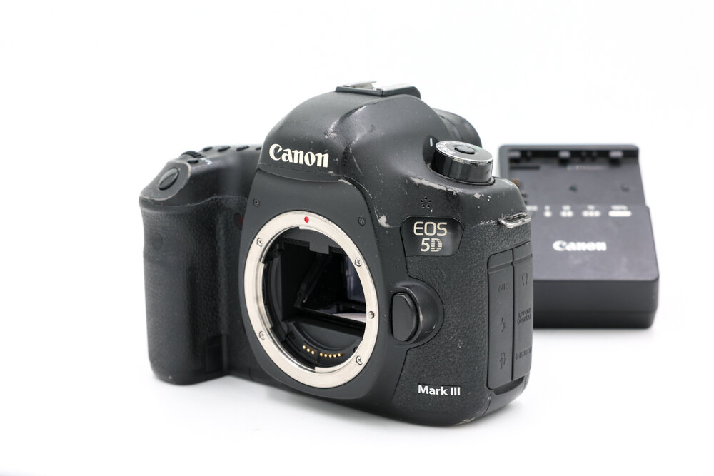 Зеркальный фотоаппарат Canon EOS 5D Mark III Body