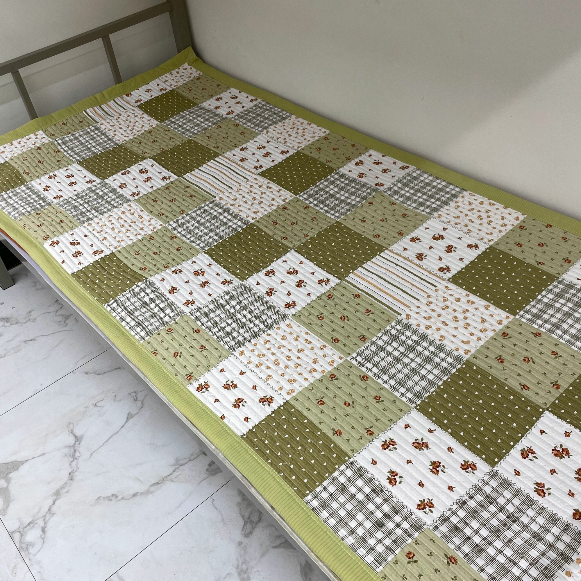 фото Кровать "Студенческое общежитие", 120x220 см, байфуг, цельная, нескользящая, утолщенная простынь