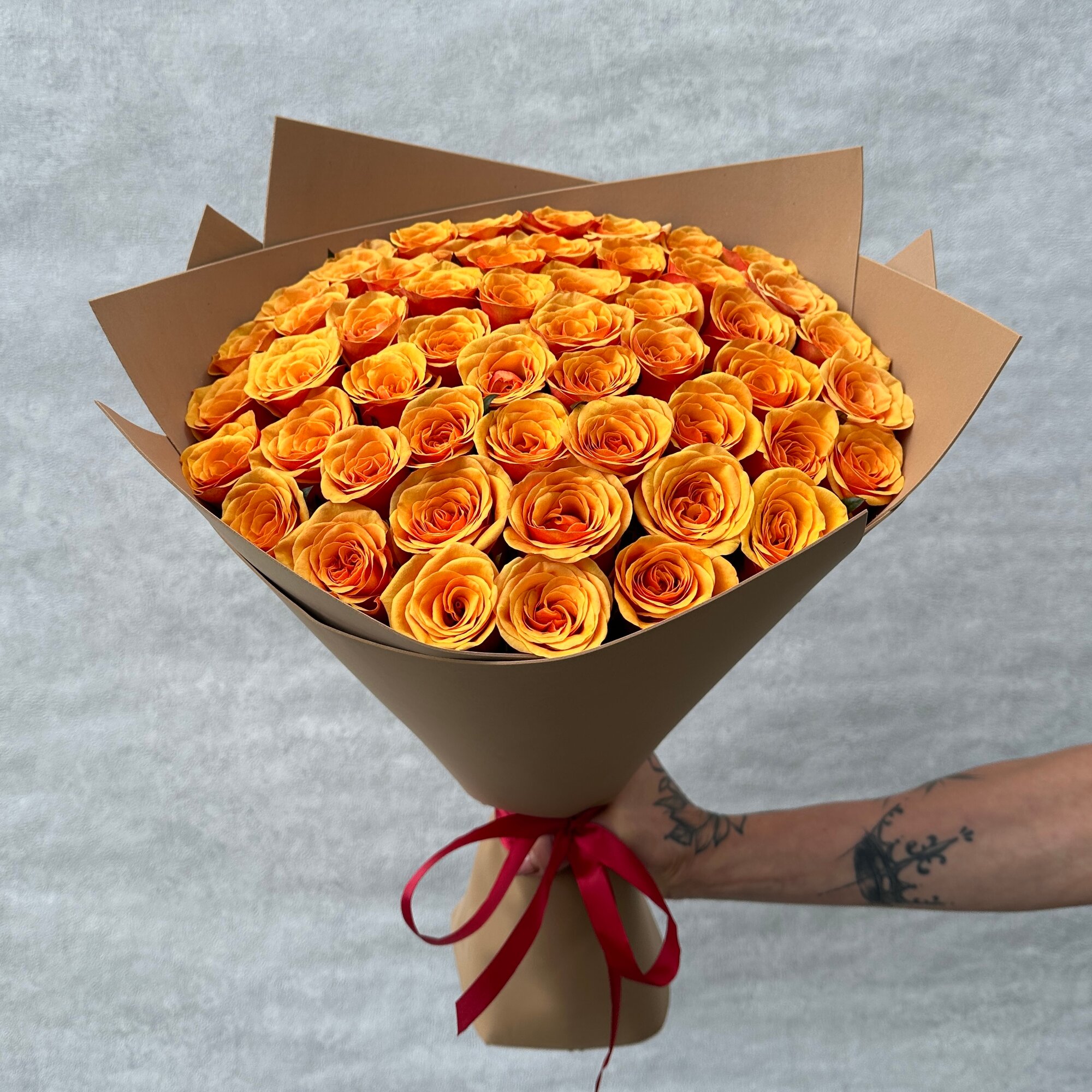 Букет живых цветов из 51 розы 50см Испания / Арт. 95127 / Радуга Букет