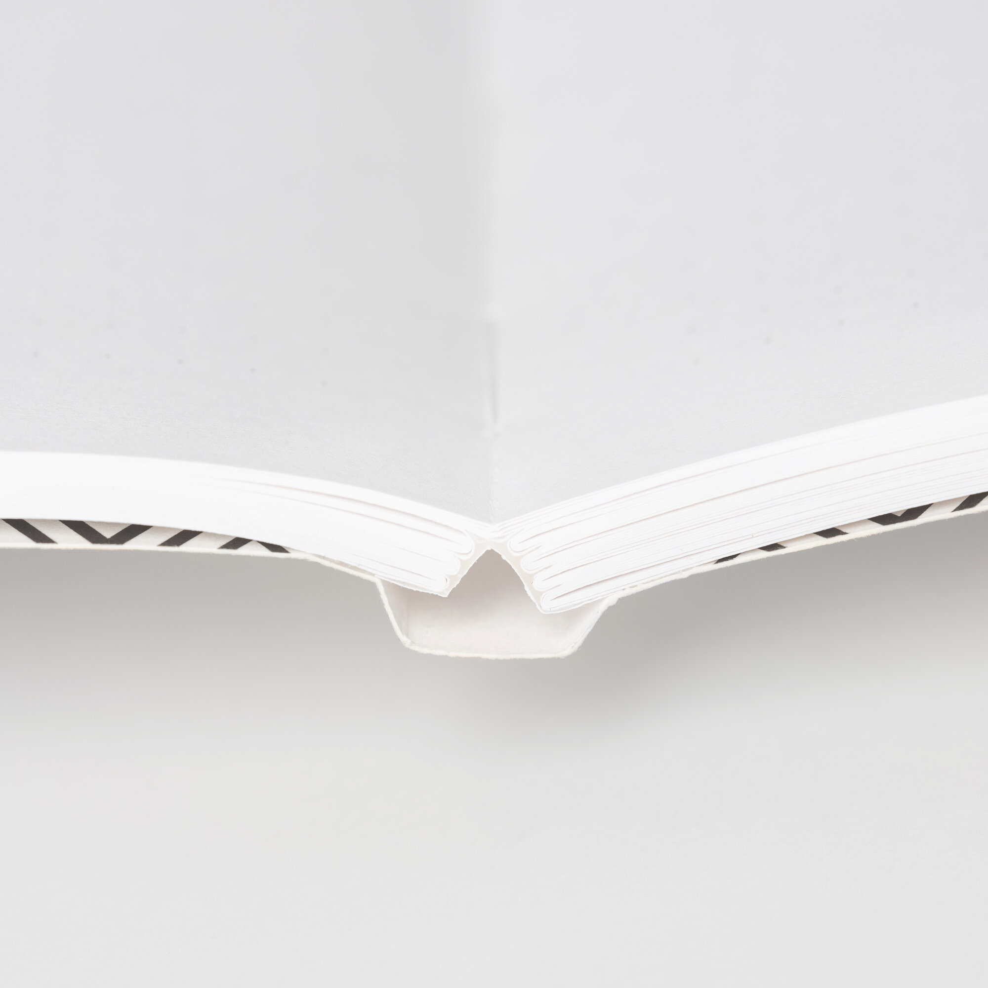 Блокнот в точку Falafel Into The Wild A5, 128 страниц, белая бумага плотностью 120 г/м2 — фото 1