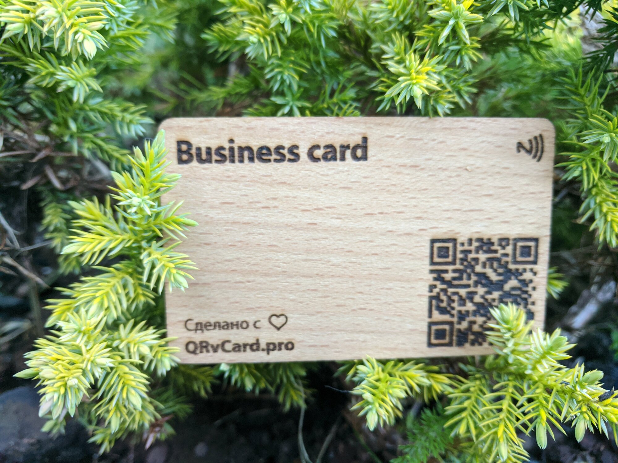 Умная визитка с виртуальной картой NFC и QR-кодом (из дерева - Бук)
