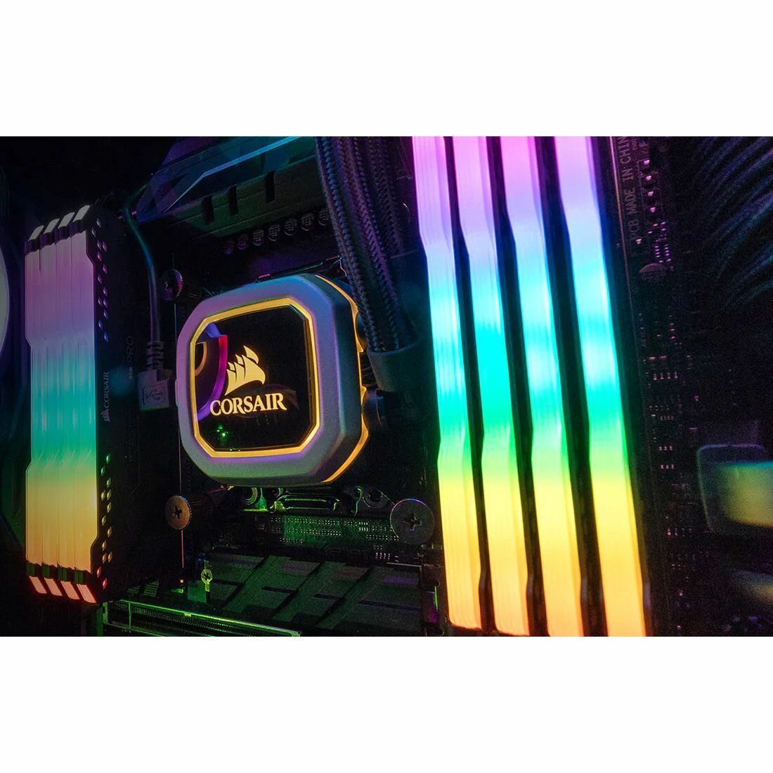 Модуль памяти Corsair 32GB DDR4 VENGEANCE RGB PRO Heatspreader CMW32GX4M4D3600C18