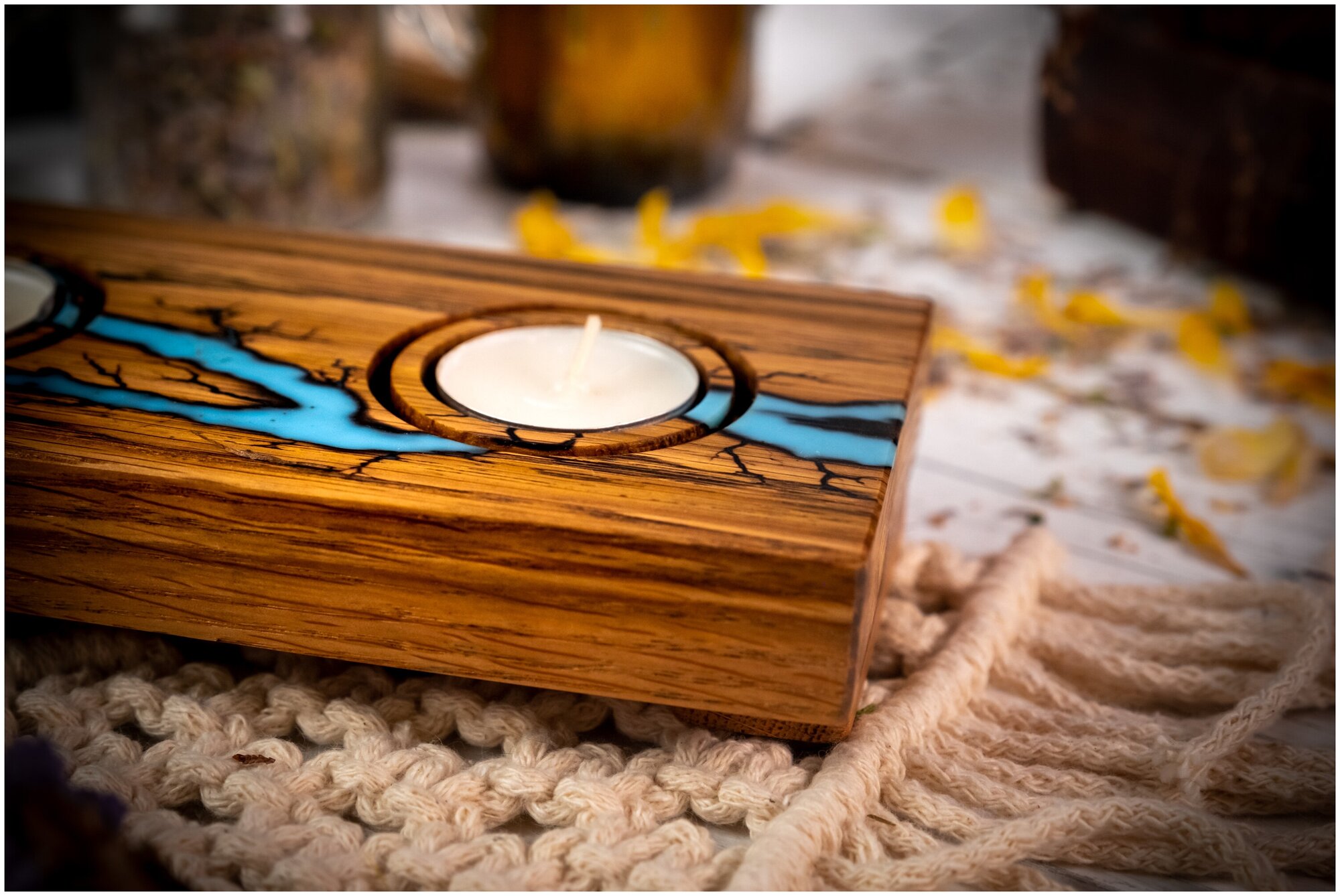 Подсвечник деревянный "Трио с лампой" 30х9,5 см. для чайной свечи (голубая молния) - фотография № 2