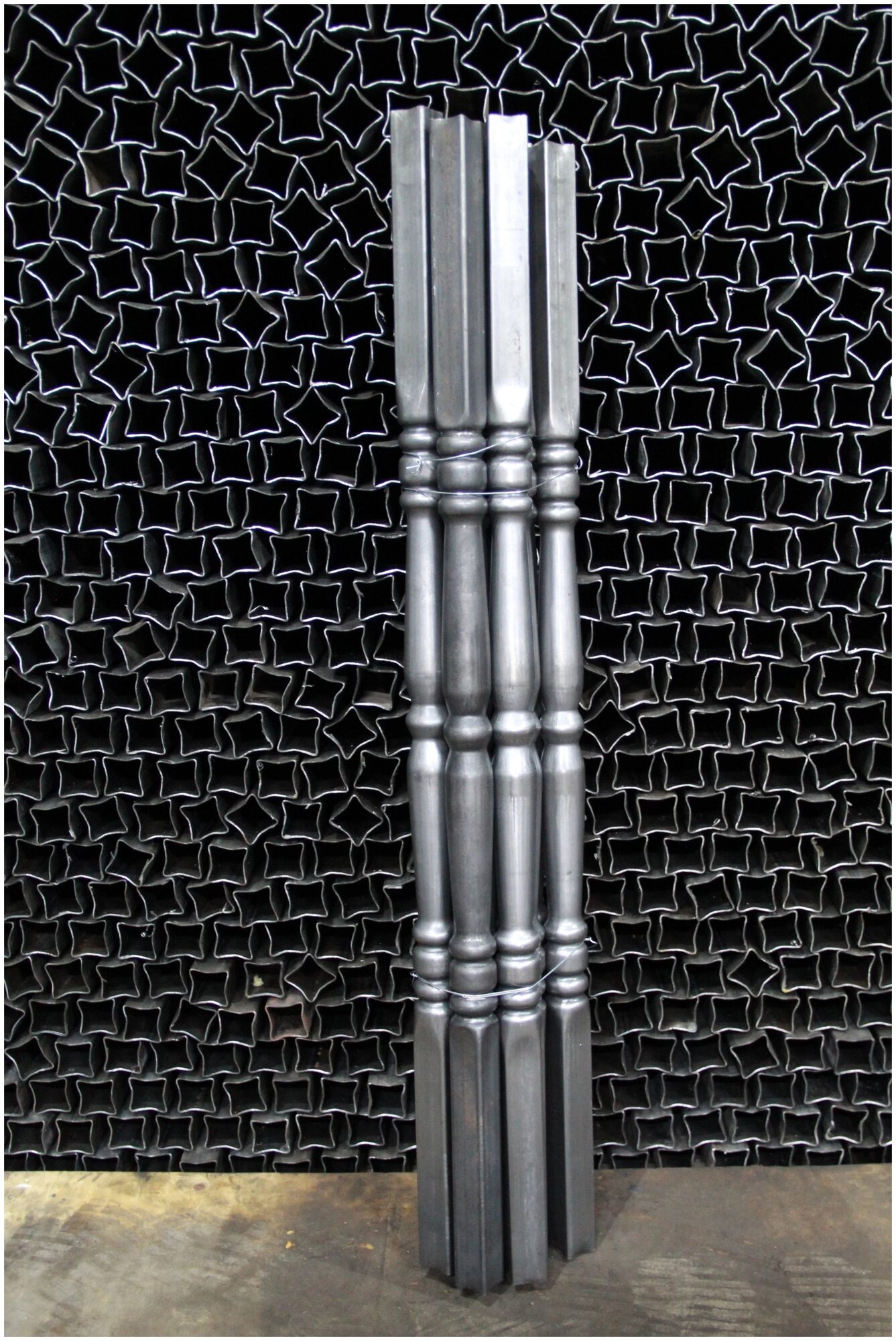 Набор балясина кованых металлических Royal Kovka, 9 шт., диаметр 42 мм, квадратные окончания 33х33 мм, арт. 33*33.1 КВ 9 - фотография № 3