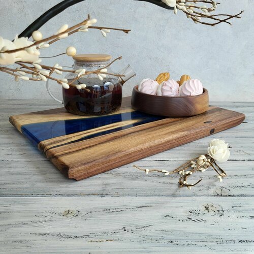 Деревянная доска для подачи, сервировки стола