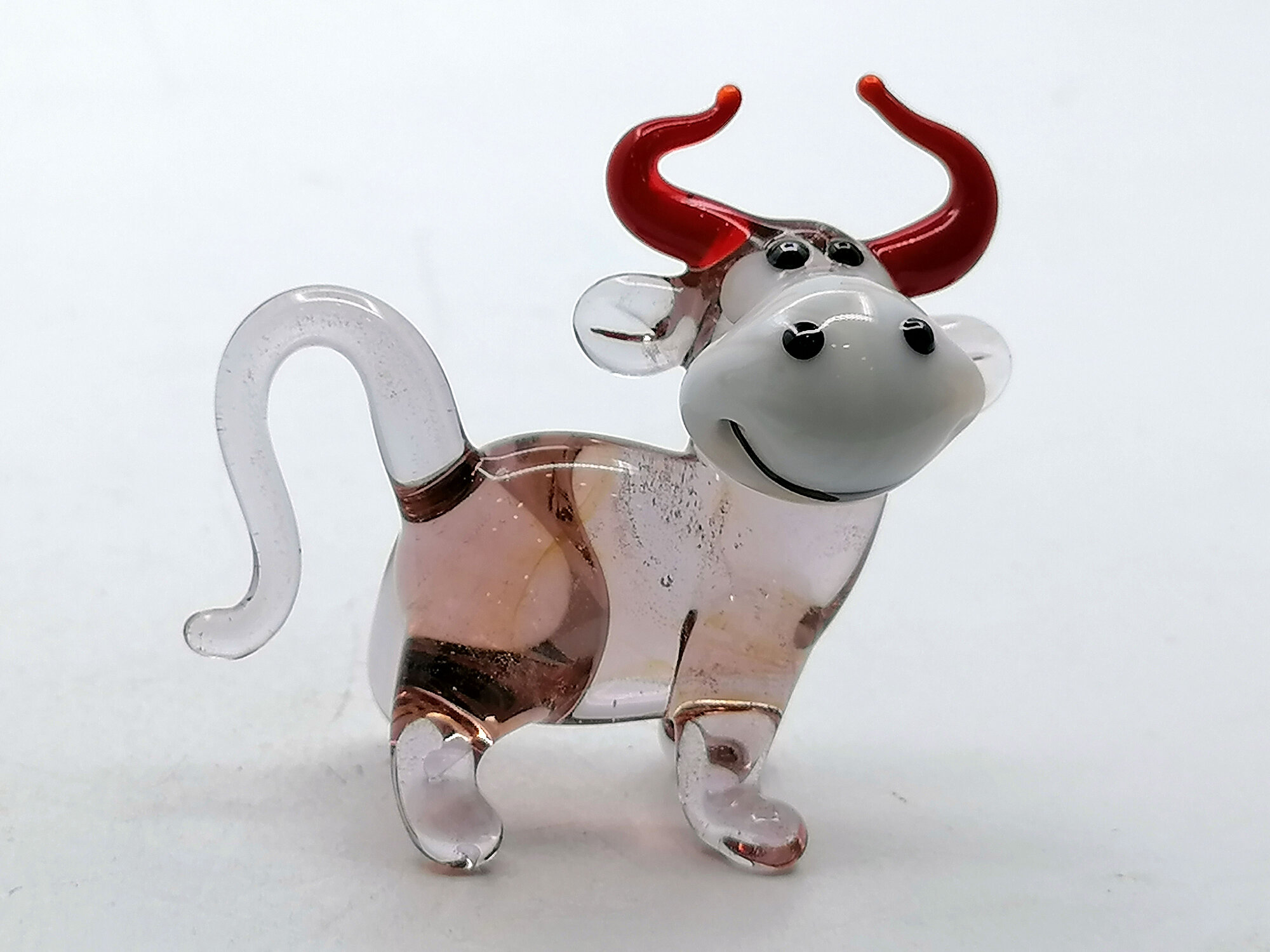 фото Фигурка из стекла "Корова"