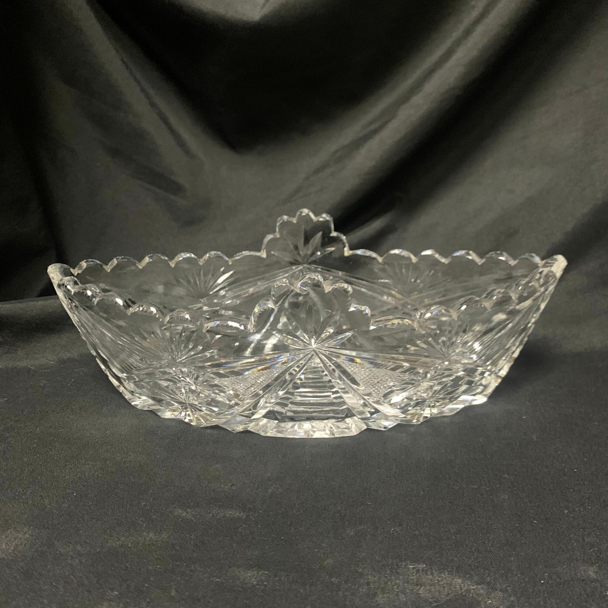 Хрустальная конфетница Ладья волнистый край