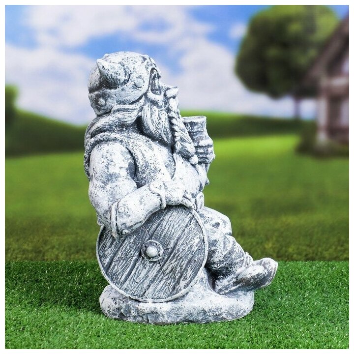 Садовая фигура "Викинг с кружкой" камень, 23х22х31см - фотография № 2
