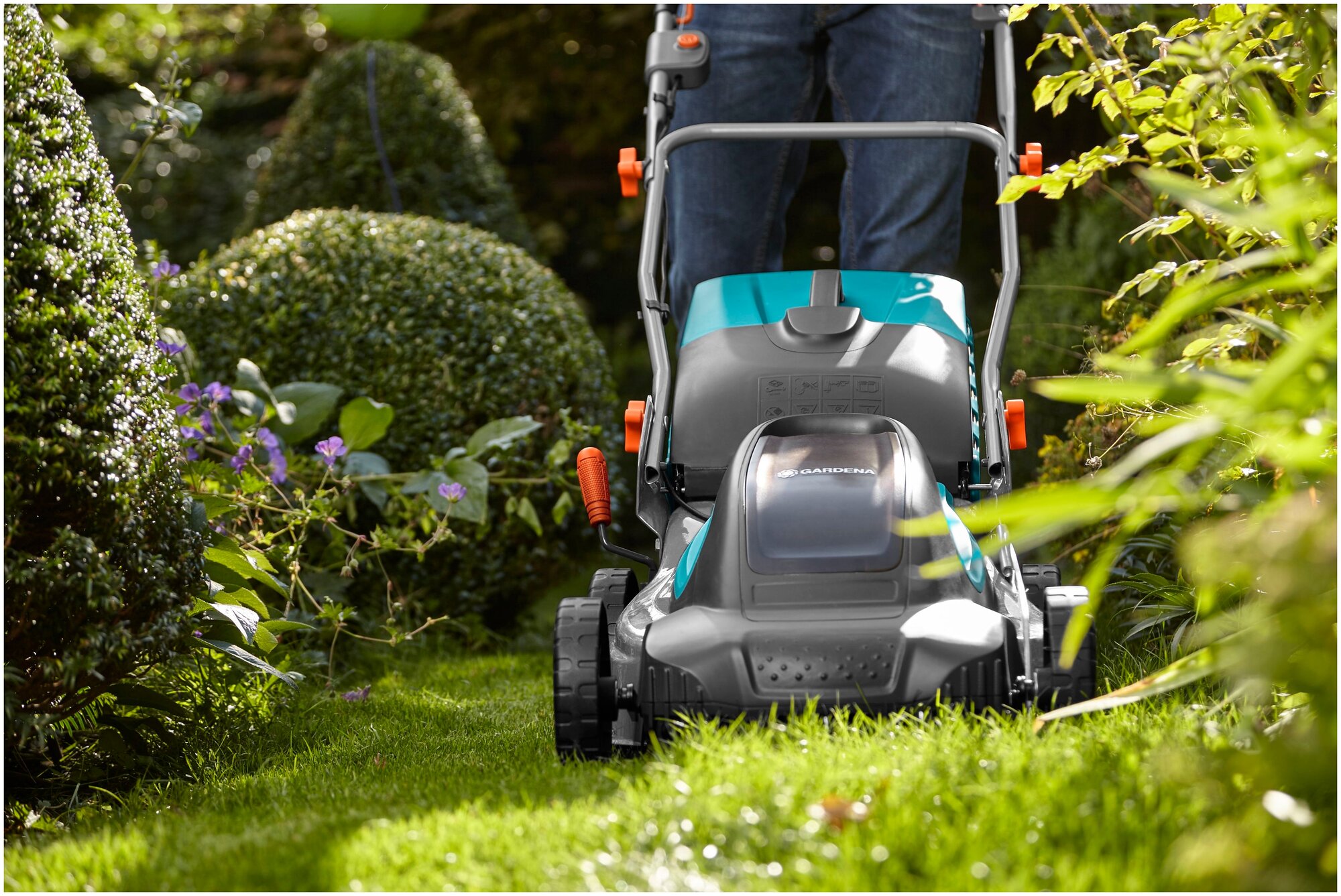 Электрическая газонокосилка GARDENA PowerMax 1400/34 1400 Вт 34