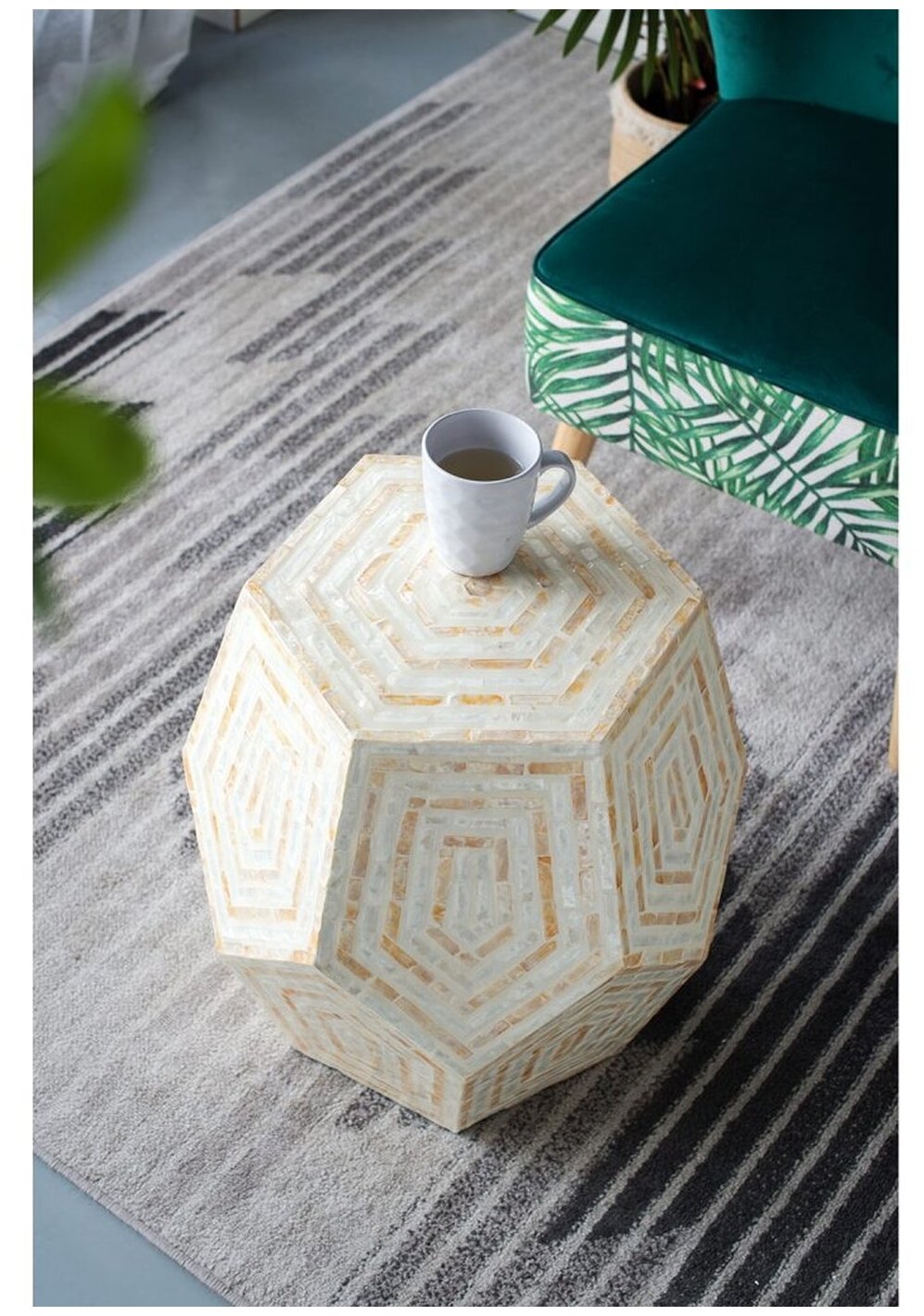 Обзор: 48383 Столик акцентный с отделкой раковинами устриц 46х46х53см, Glasar