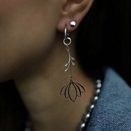 Моносерьга Hitrospletenia размер 43 мм серебристый 2638₽