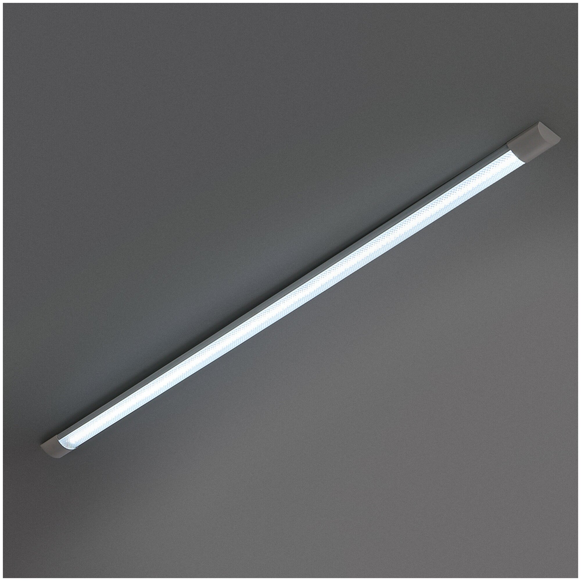 Светильник линейный светодиодный 1490 мм 45 Вт, холодный белый свет - фотография № 2