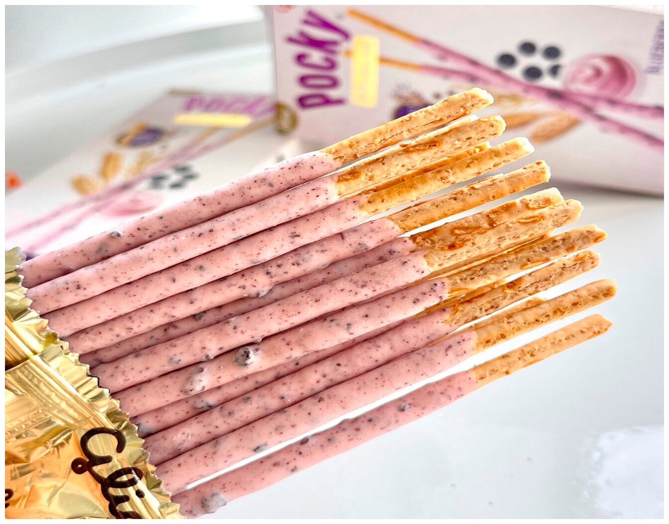 Бисквитные палочки Pocky Wholesome соломка с черничным йогуртом покки, японские сладости 36 гр. - фотография № 4