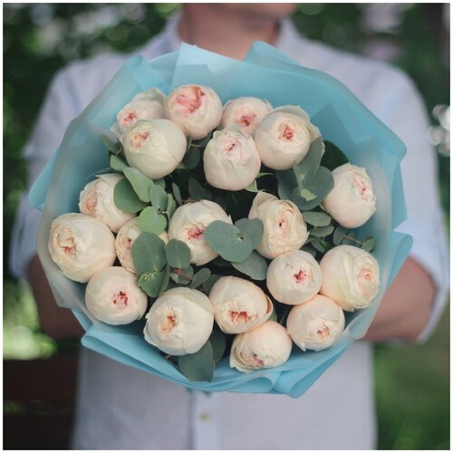 7 кустовых пионовидных роз Эмма с эвкалиптом. Букет цветов 264 Kimbirly Flowers