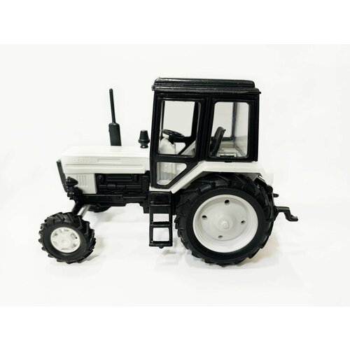 Трактор МТЗ-82 пластик 2х цветный(бело-черный) 1:43 160055