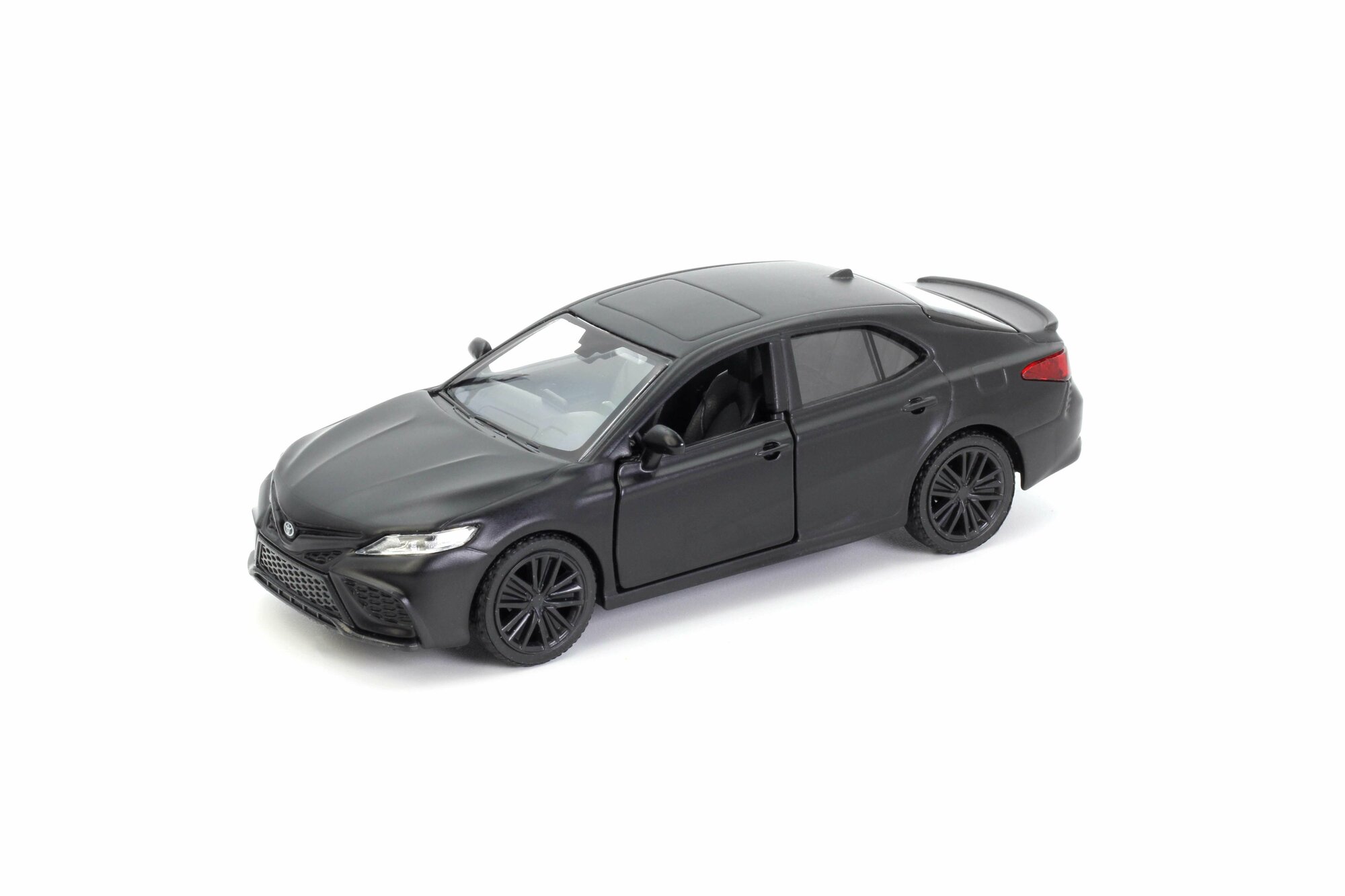 Машина металлическая RMZ City серия 1:32 Toyota Camry 2022, черный матовый цвет, инерционный механизм, двери открываются 554063M