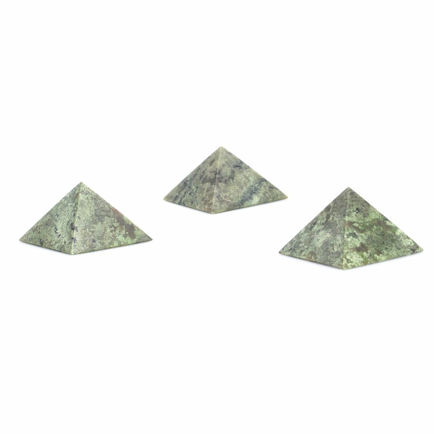 Пирамида из жадеита 5,5х5,5х3,5 см 124711