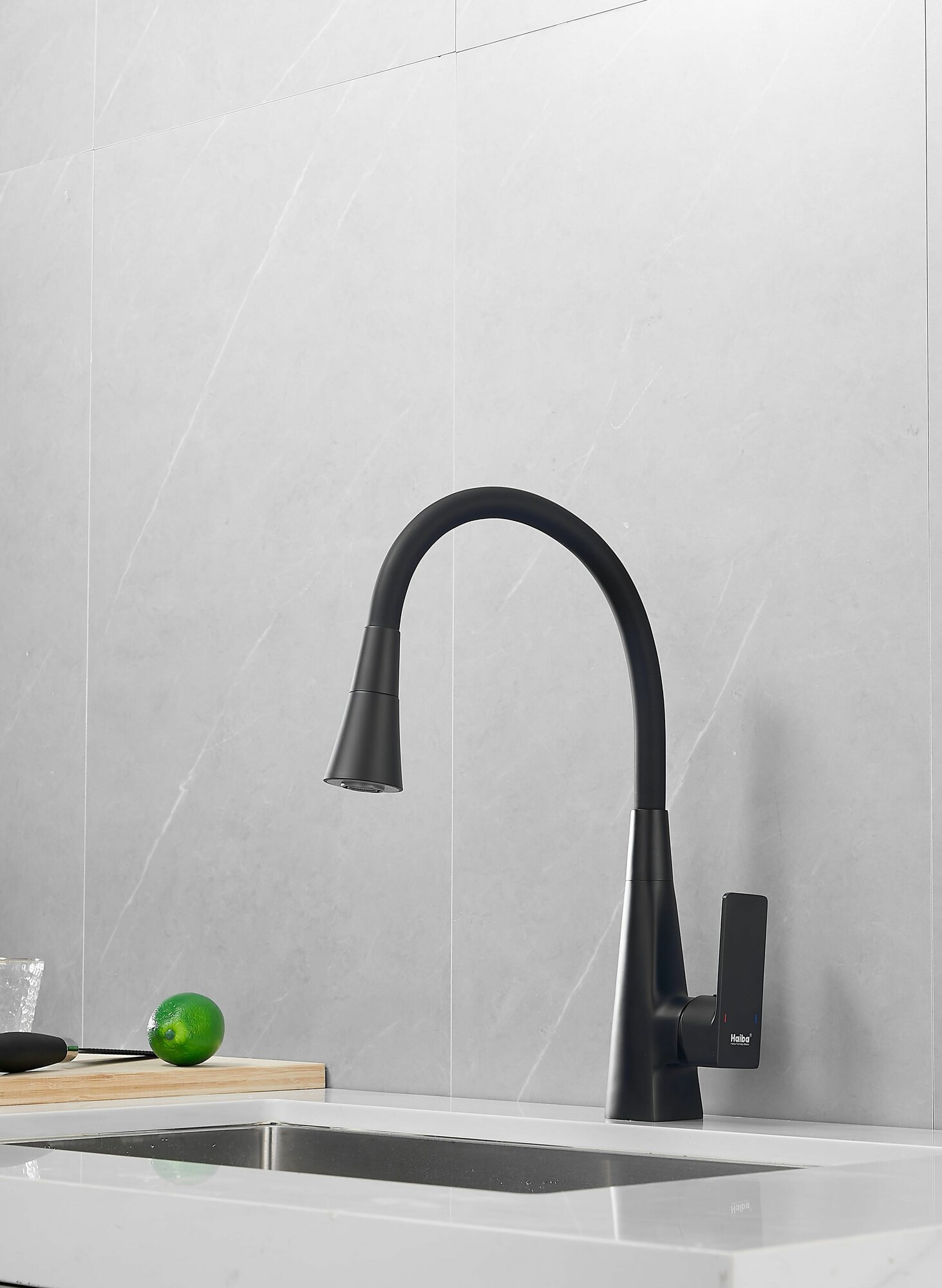 Смеситель для кухни с гибким силиконовым изливом, кран из латуни на мойку черный Haiba HB73823-7