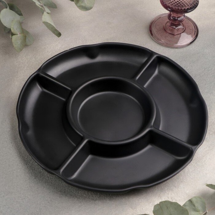 Менажница Чёрный Восток  25 25 25 см диаметр центрального отсека 11 см цвет чёрный