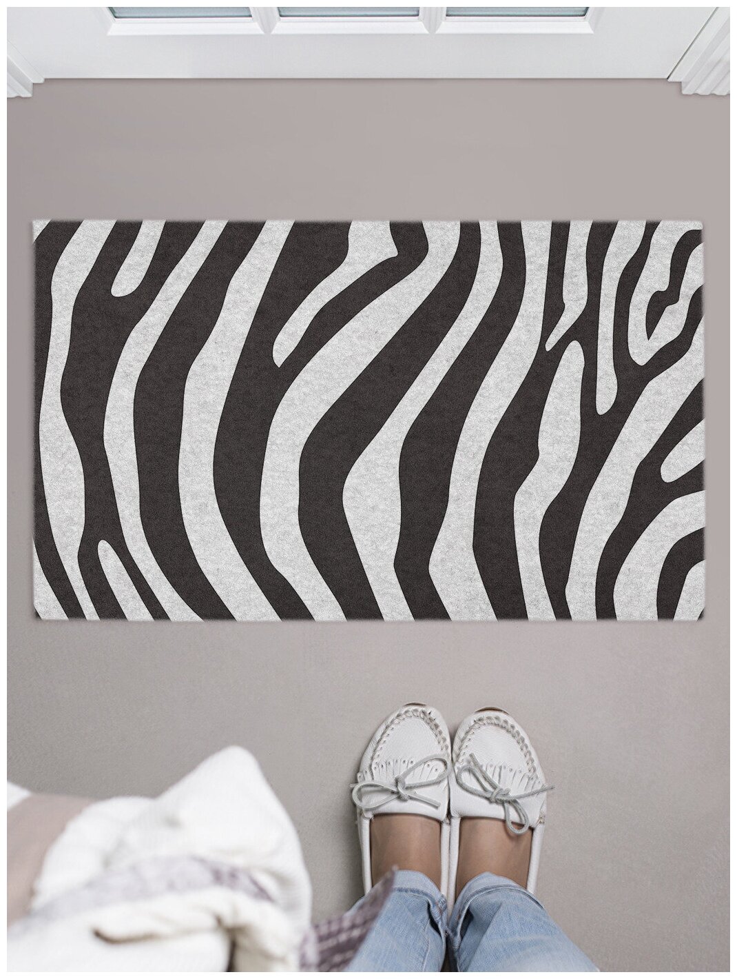 Придверный коврик в прихожую JoyArty "Расцветка зебры" для обуви, на резиновой основе, 75x45 см - фотография № 1