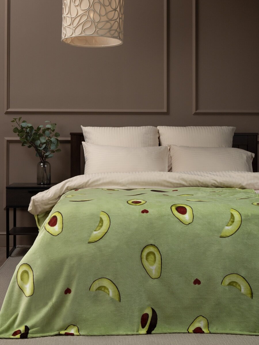 Плед TexRepublic Absolute 150х200 см, 1,5 спальный, велсофт, покрывало на диван, теплый, мягкий, зеленый с принтом авокадо - фотография № 2