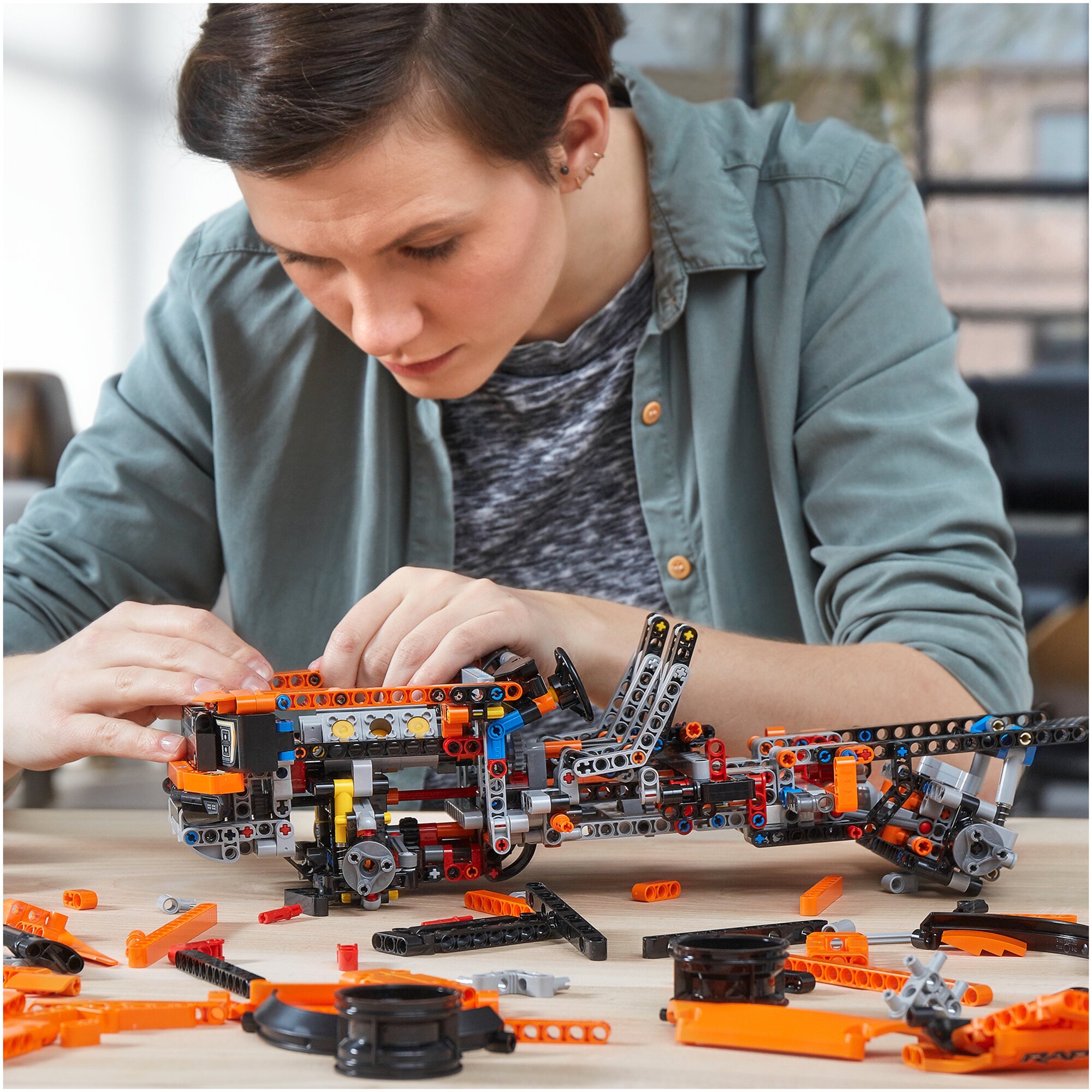 Конструктор Lego Technic Ford F-150 Raptor - фото №13