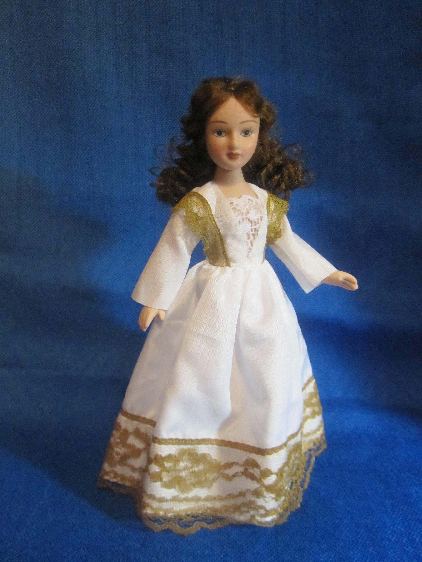 Кукла коллекционная Эмили Тревельян