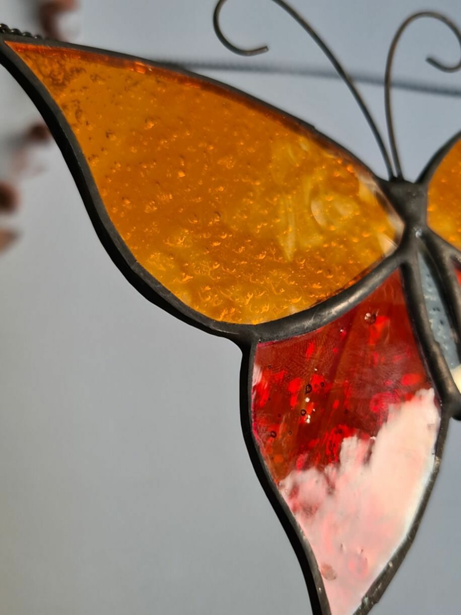 Витражная подвеска "Оранжевая бабочка" — фото 1