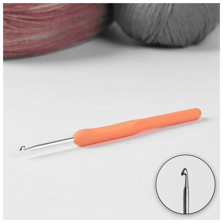 Крючок для вязания, с пластиковой ручкой, d - 3,5 мм, 14 см, цвет