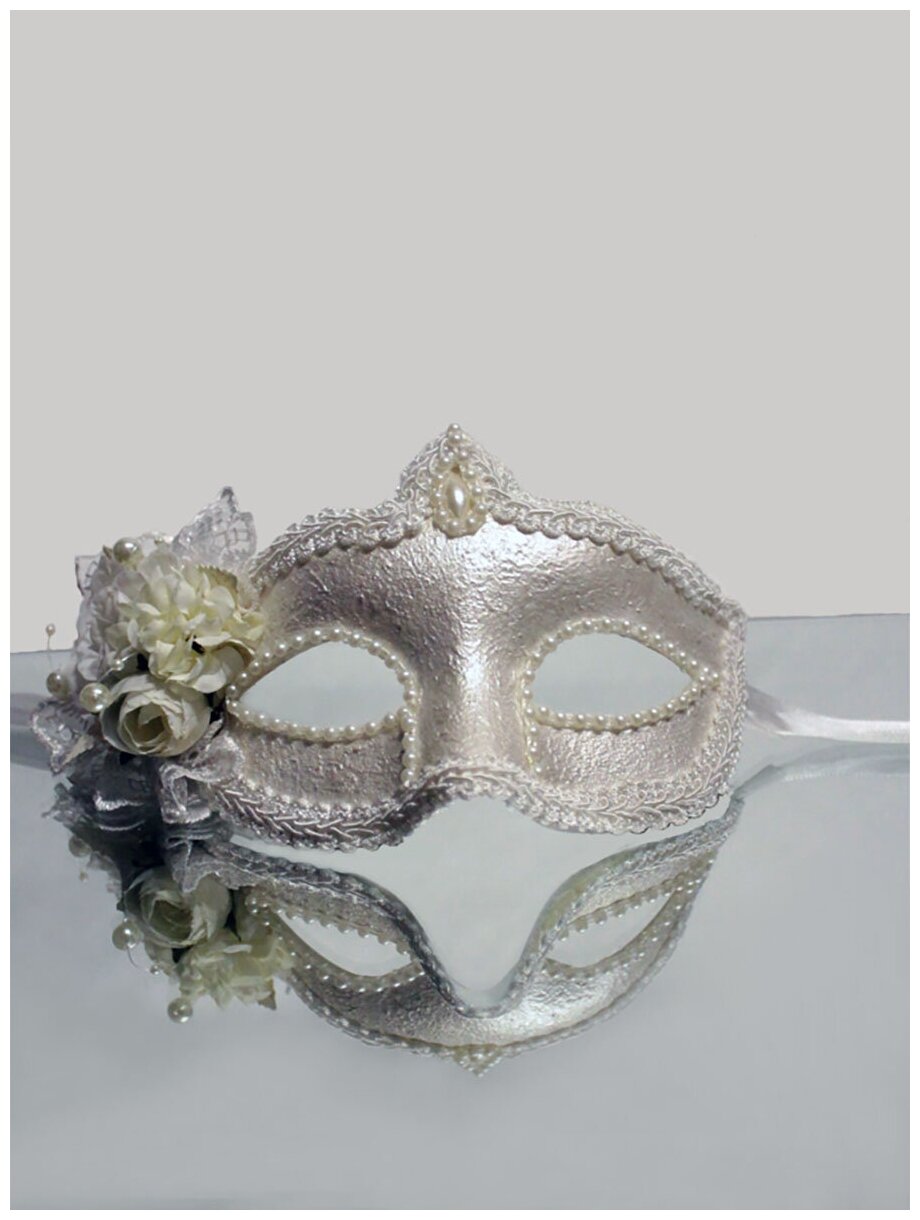 Карнавальная маска перламутровая с цветком