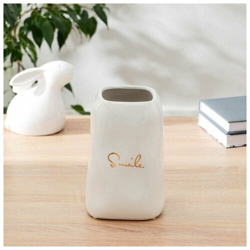 Ваза керамика настольная Улыбка 12х18 см белый 2880₽