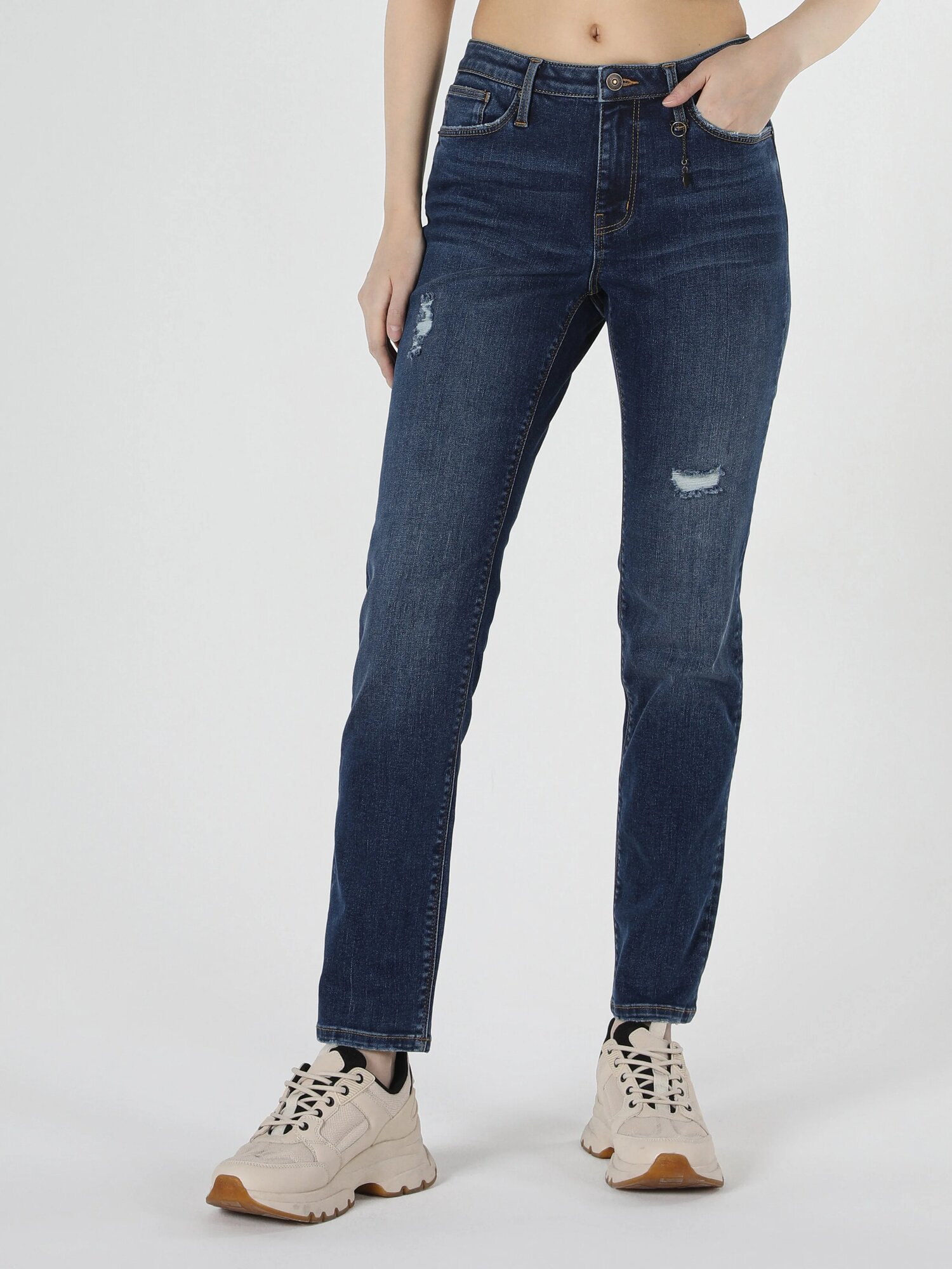 Джинсы 703 CARLA Slim Fit 