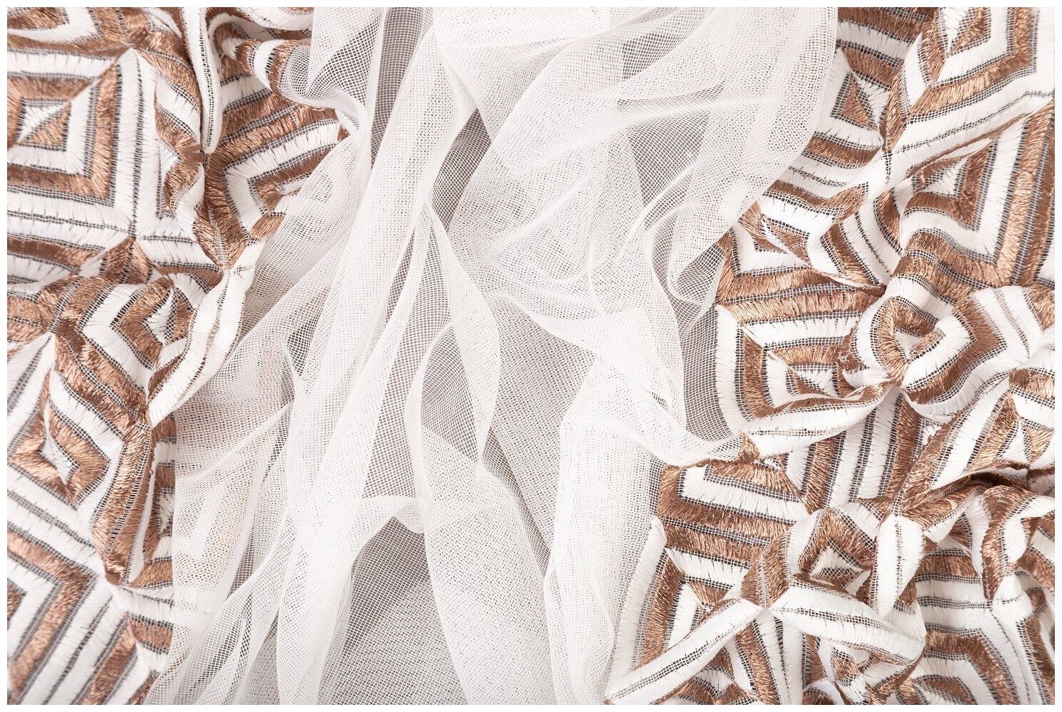 Тюль батист мирелла, высота 260, ширина 500, цвет белый с вышивкой цвет коричневый на шторной ленте - фотография № 7