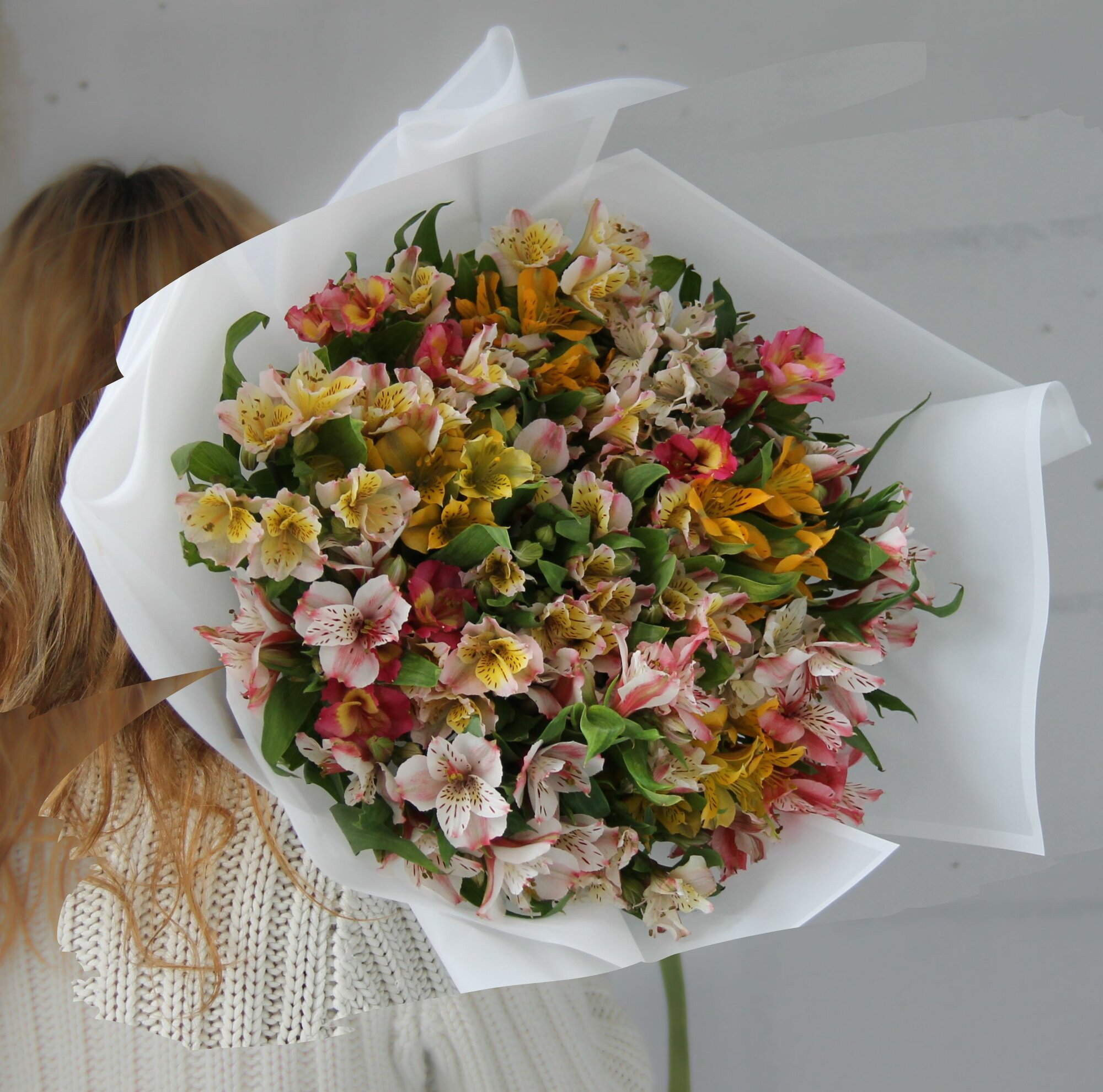 Цветы живые букет "Золотая вспышка"/ Альстромерия / Микс из 19 шт
