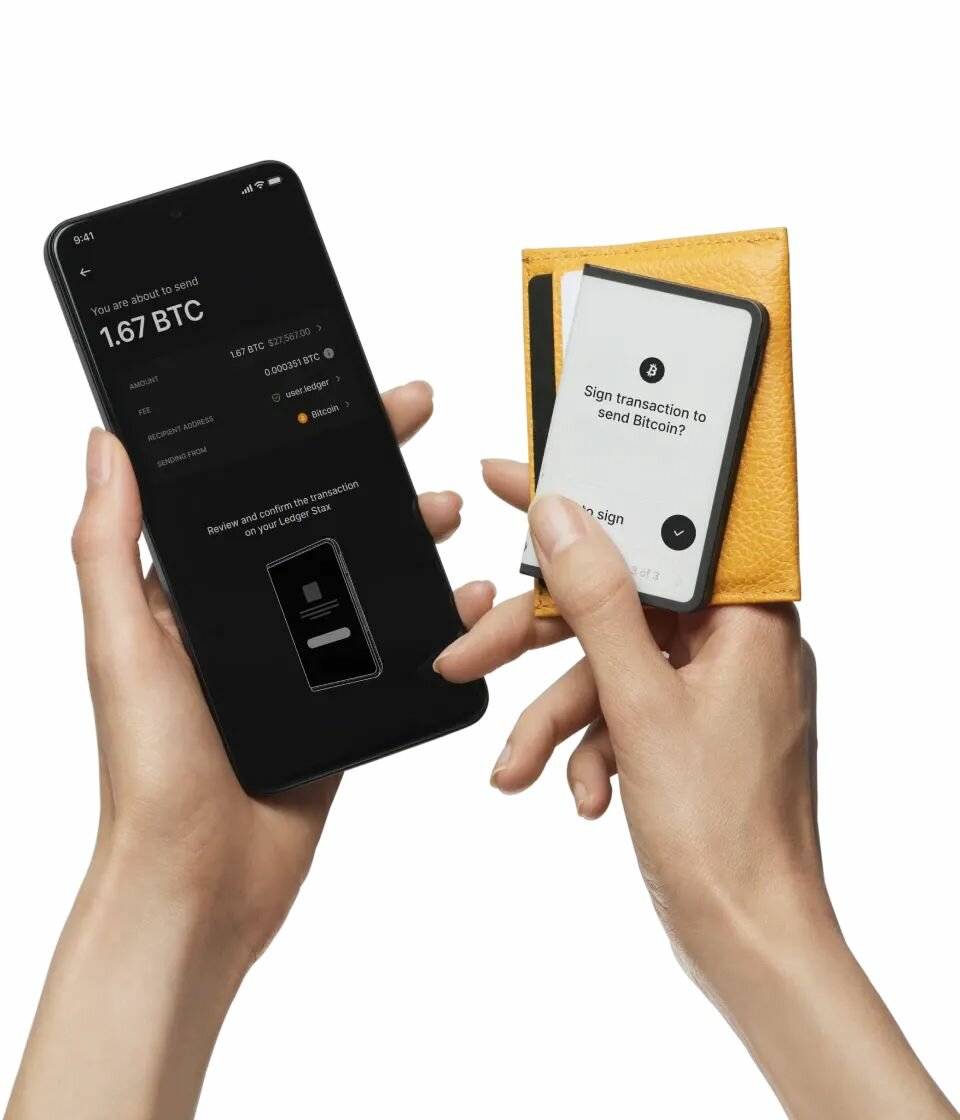 Аппаратный криптокошелек Ledger Stax + чехол Magnet Shell - холодный кошелек для криптовалют — фото 1