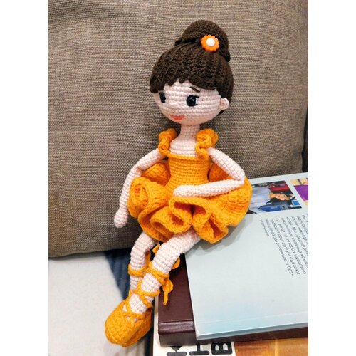 Балеринка с подвижными ногами и руками, вишня, вязаная, интерьерная, авторская, ручная работа