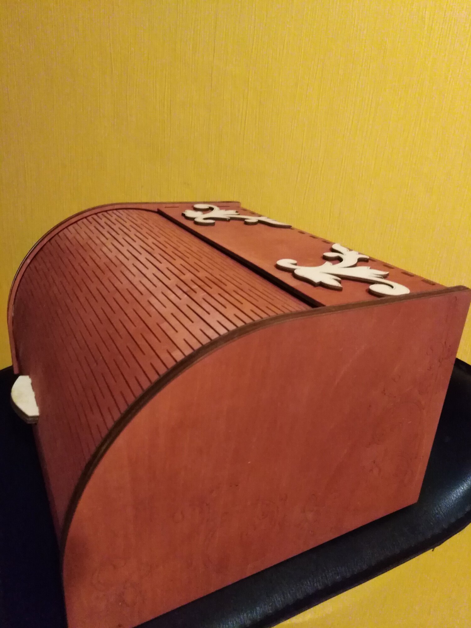 Хлебница деревянная, красная 31×25×17 см. - фотография № 2