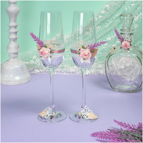 Свадебные бокалы в форме тюльпанов 