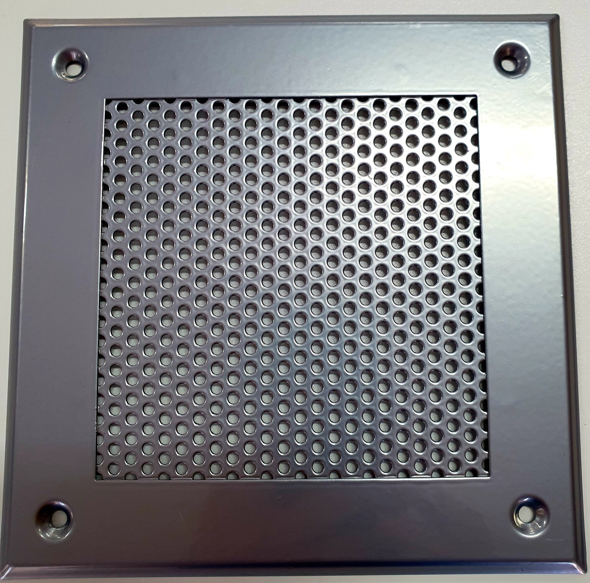 Вентиляционная решетка металлическая 200х200мм, тип перфорации кружок (Rv 3-5), цвет хром