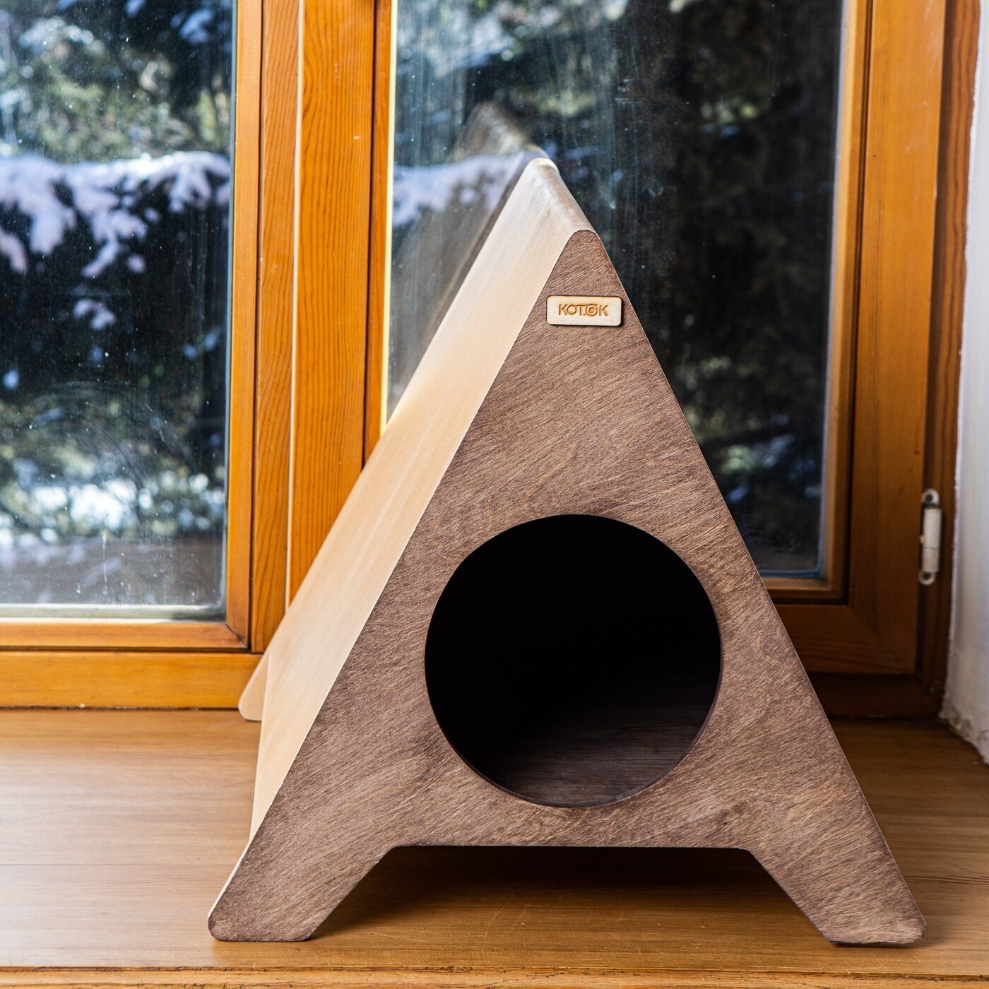 Домик для кошки треугольный с круглым входом "Чона" - фотография № 2