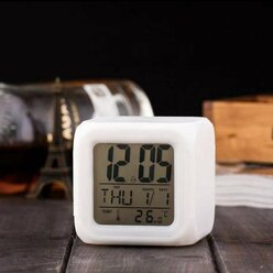 Электронный будильник часы КУБ с сенсорной подсветкой.