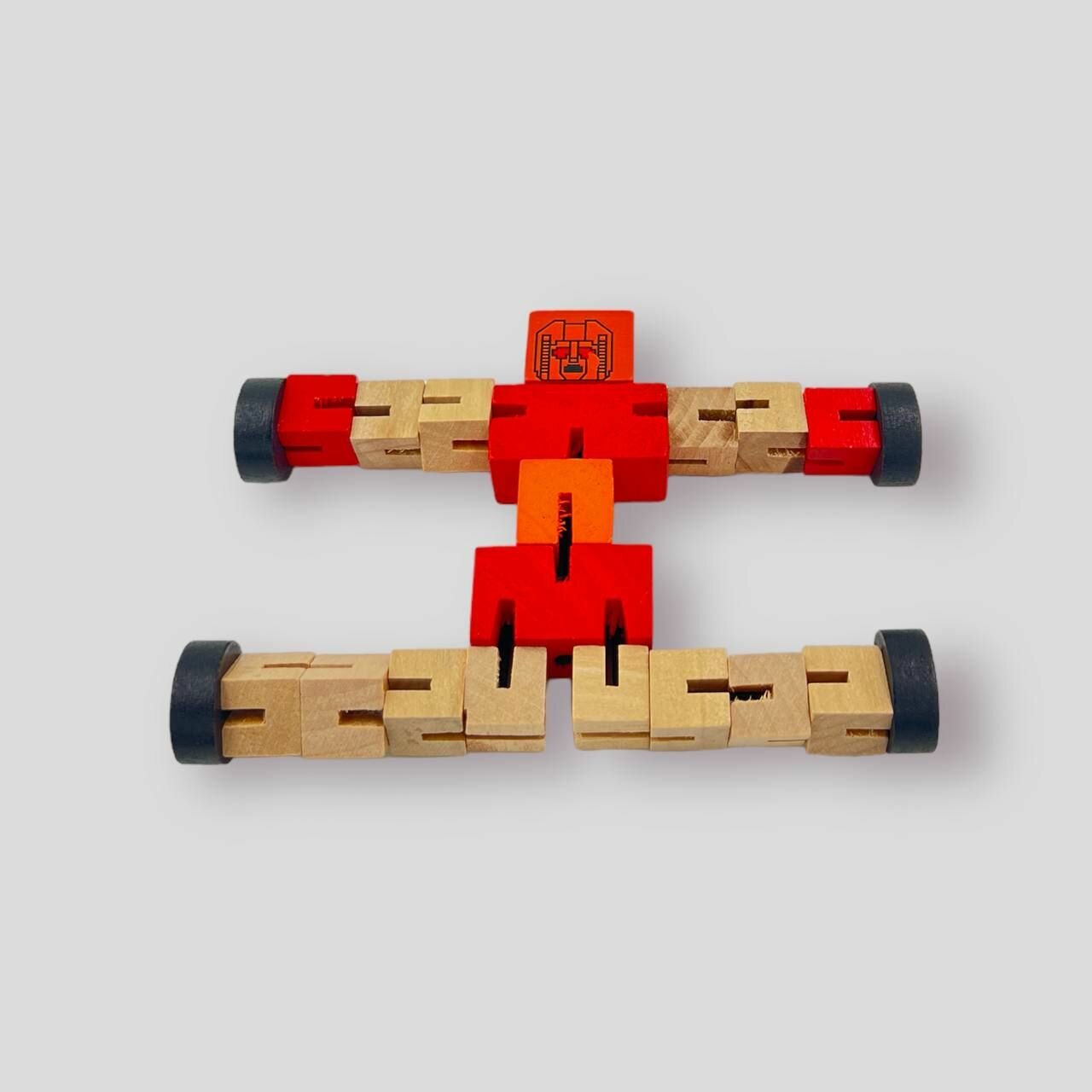 Картинки Деревянный робот трансформер 16 см