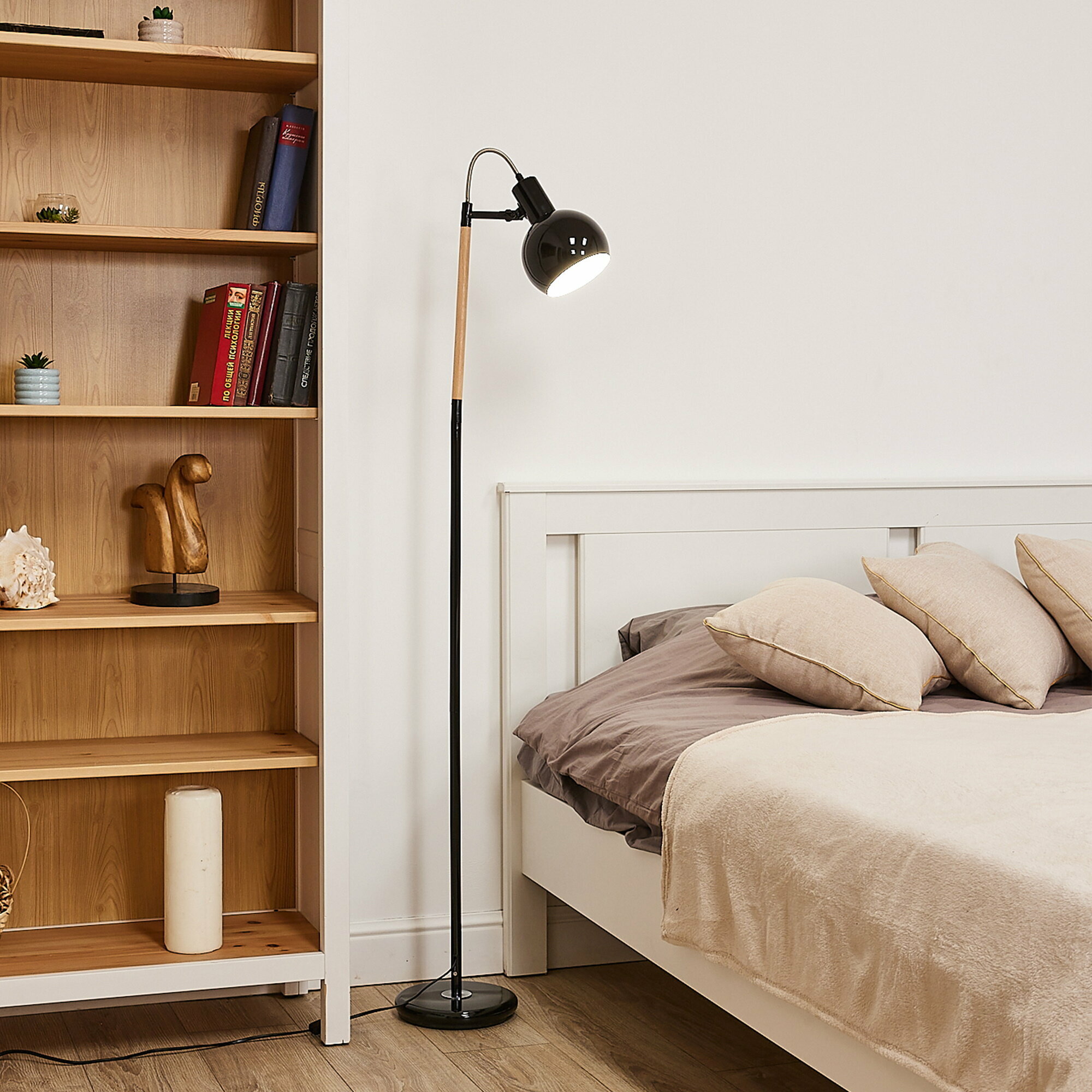 Торшер напольный под лампу Е14. 60W. с регулировкой наклона, черный, Uniel — фото 1