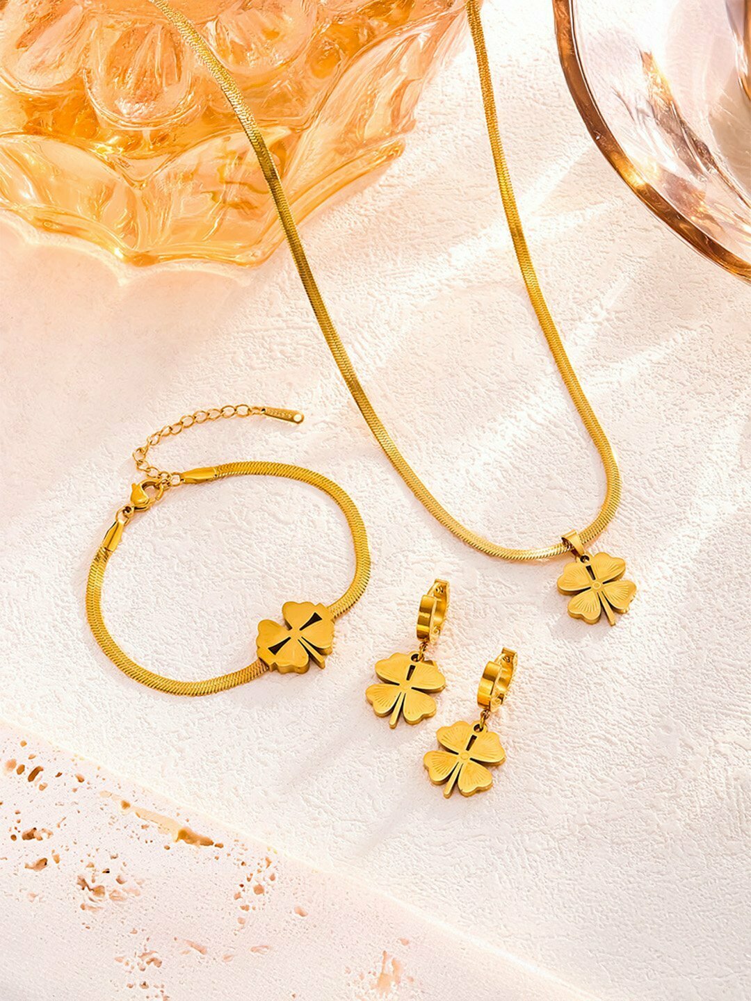 Комплект бижутерии: браслет, колье, серьги