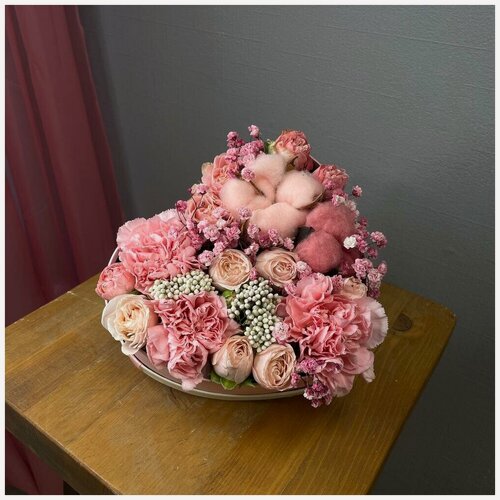 Изображение товара Композиция «Розовое сердце» с диантусом и хлопком. Для любимой.